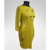 Musztardowa elegancka sukienka z kieszeniami - Donna